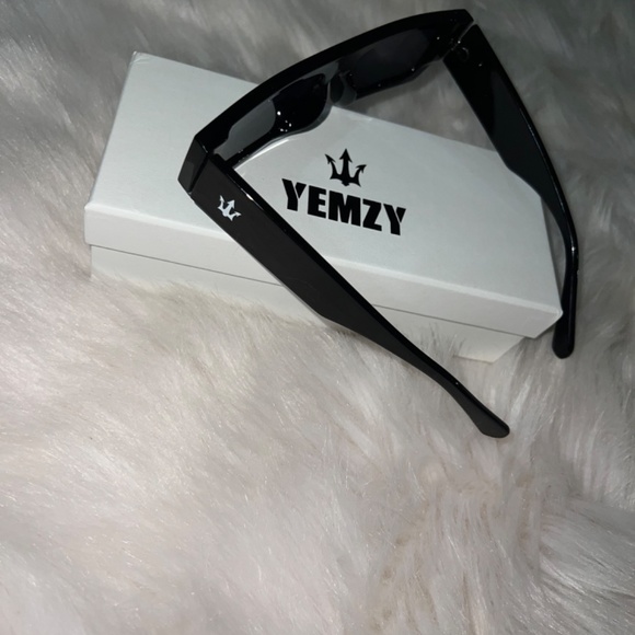 Sunglasses - Picture 5 of 6